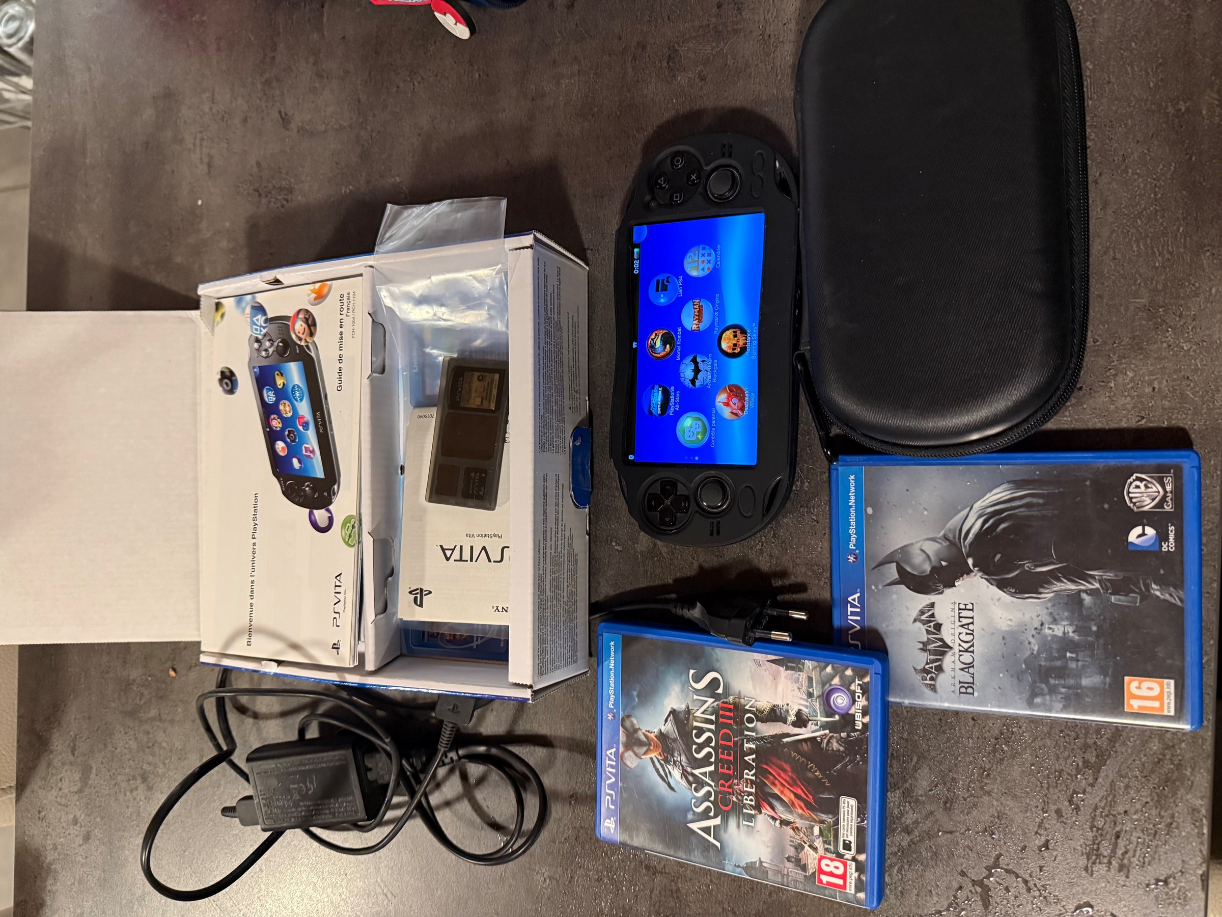 Ps Vita + 8 jeux et housse